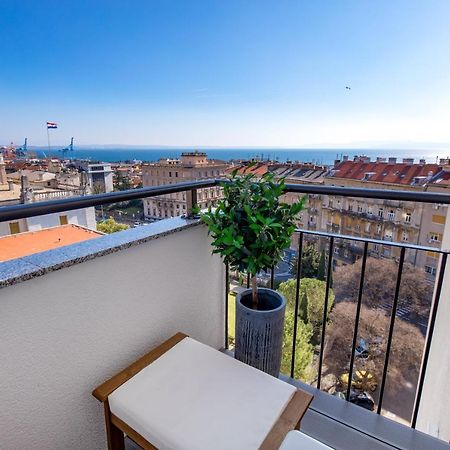 Aenei Delux Lägenhet Rijeka Exteriör bild